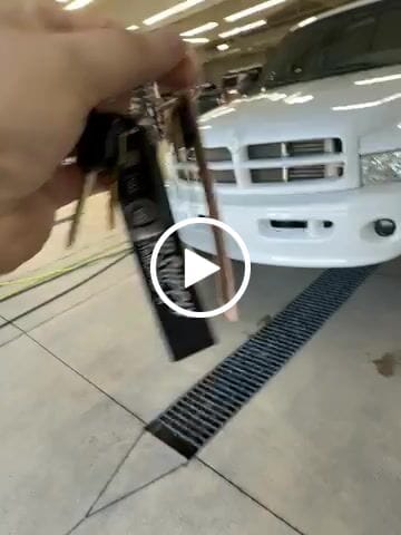 Customer video review of Louis Jet Tag