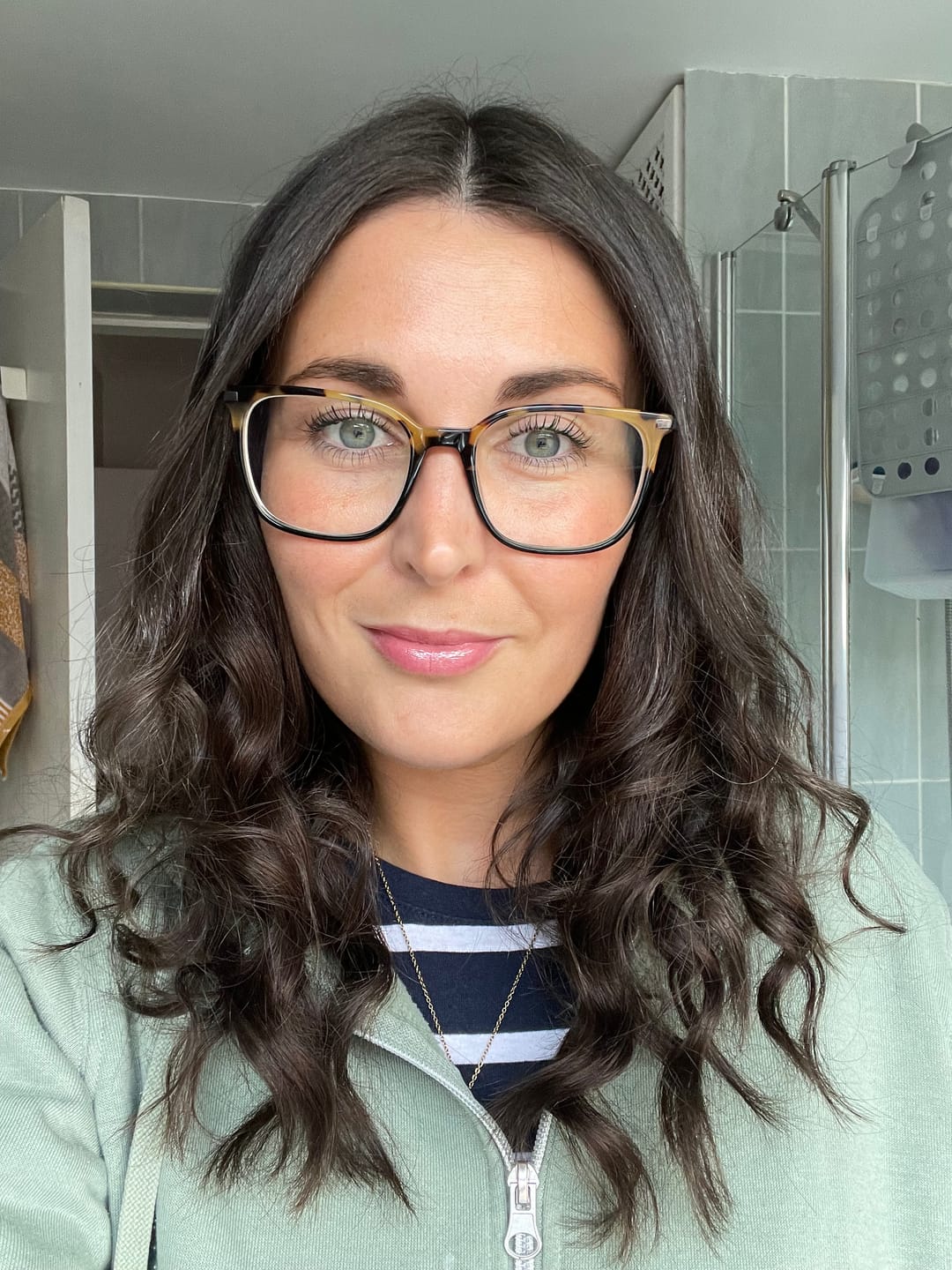 Customer photo review of Stranded 14" Seamless Five Piece Clip-in Human Hair Extension (95g) #2 Nigella