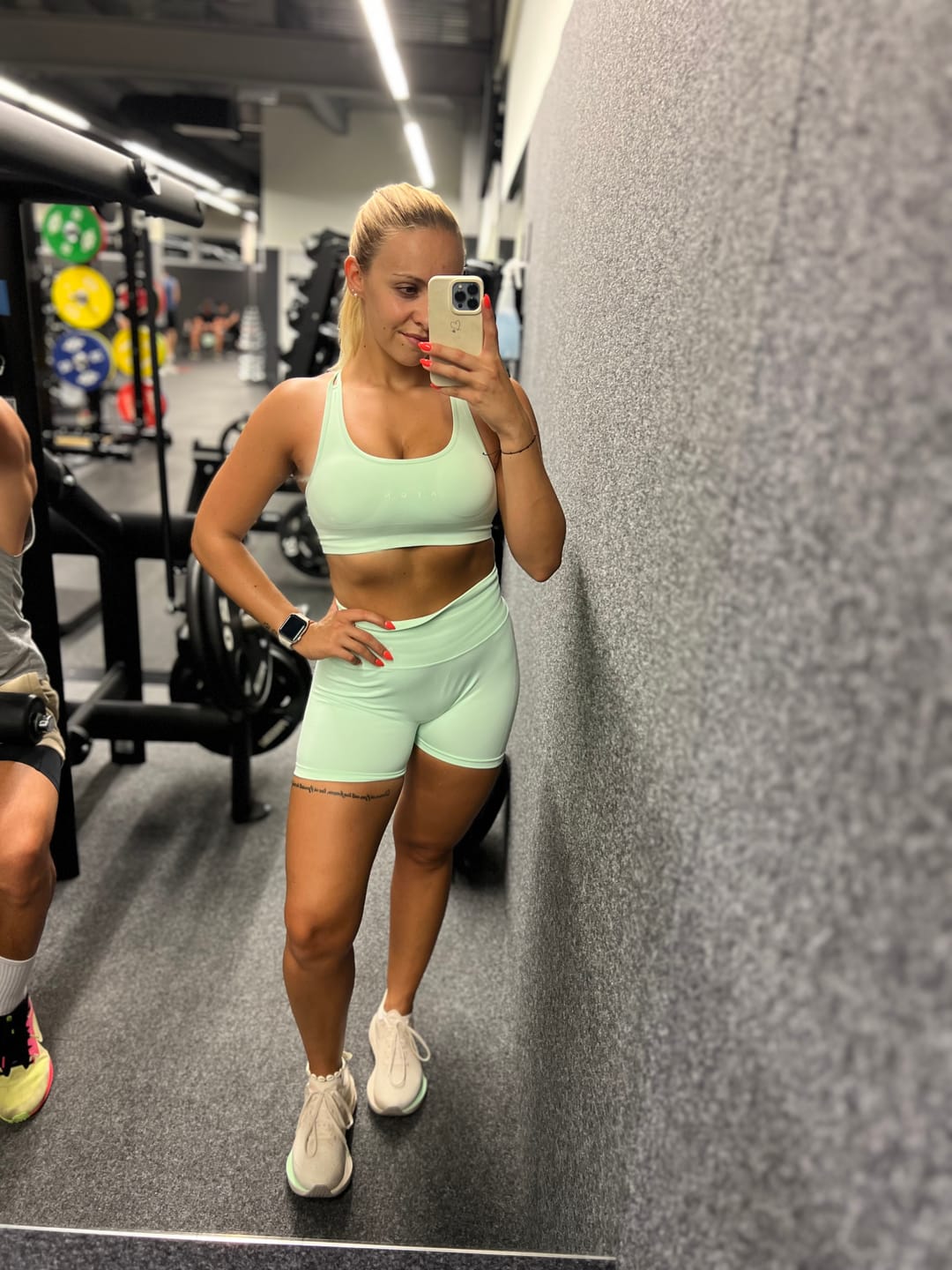 Customer photo review of MOTION SEAMLESS SHORTS