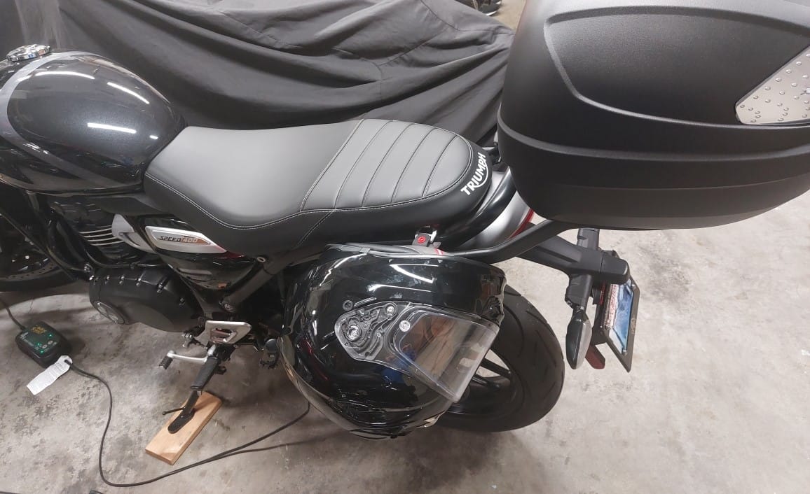 Customer photo review of Triumph Speed 400 & Scrambler 400 Helmet Hook (lock)