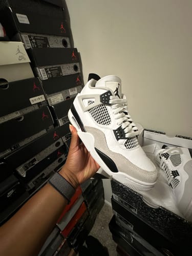 Customer photo review of Air Jordan 4 Retro 'Military Black'