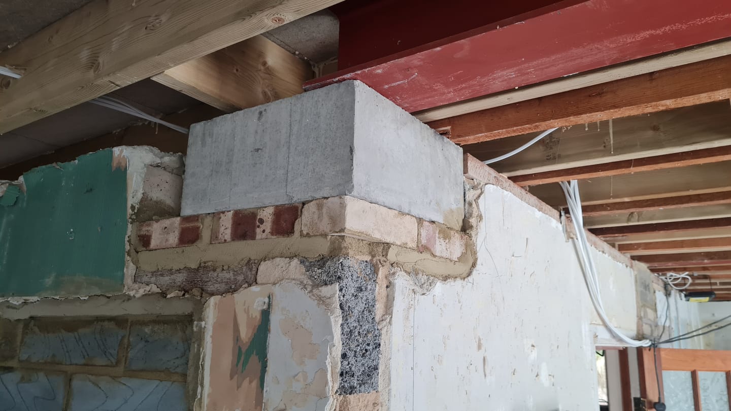 Customer photo review of Naylor Concrete Padstone 440/440x100x215mm L Shaped