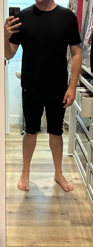 Customer photo review of 021 ESSENTIAL DROP-CUT T-SHIRT - BLACK