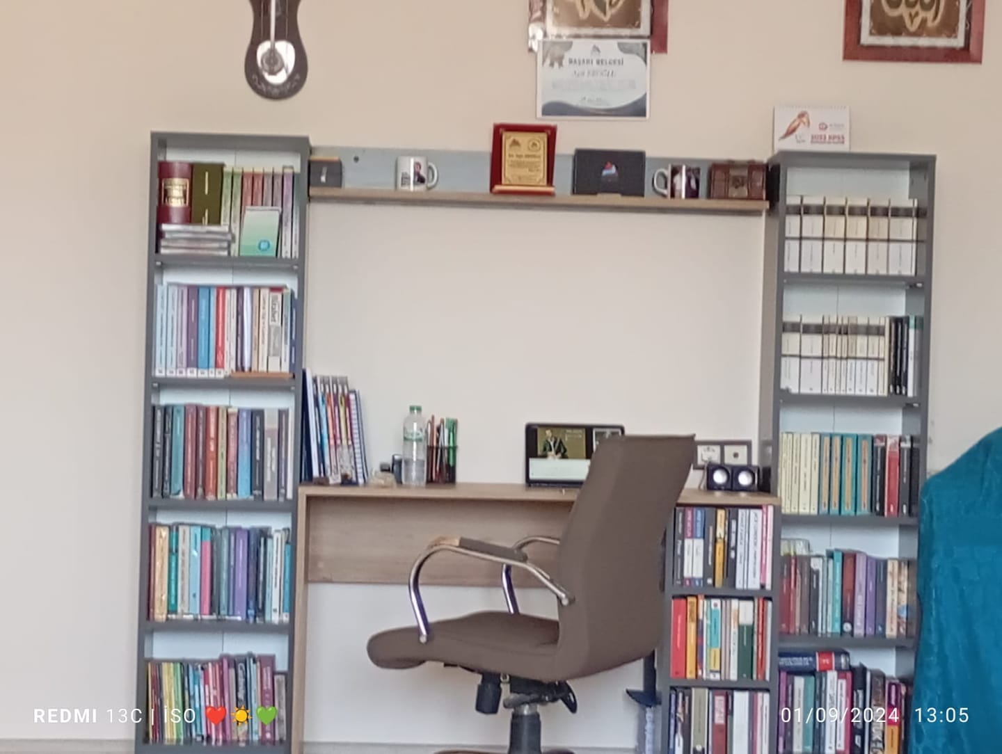 Customer photo review of Rani HA125 Kitaplıklı Raflı Çalışma Ofis Bilgisayar Masası Antrasit - Sepet Ceviz