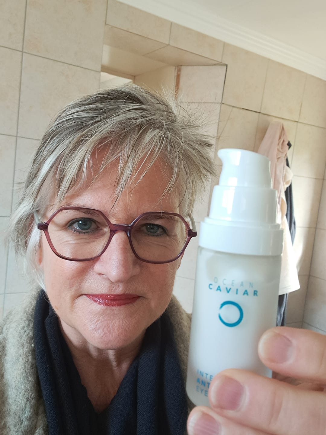 Customer photo review of Noche Y Dia Caviar Anti-Aging Eye Contour Cream (30ml)