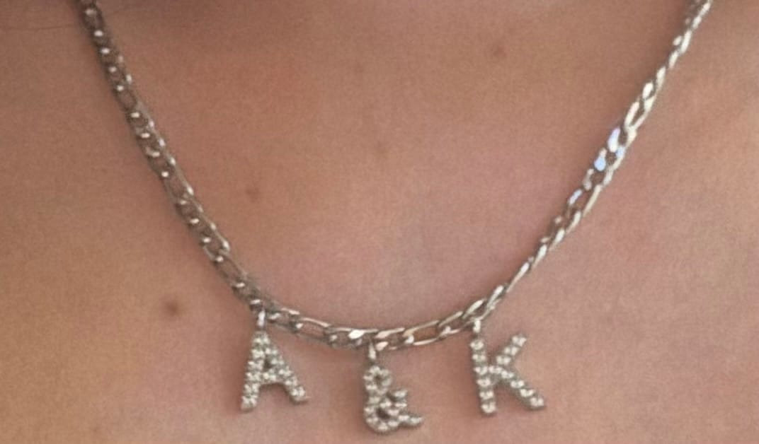 Customer photo review of Initiale Kette | 18K vergoldet