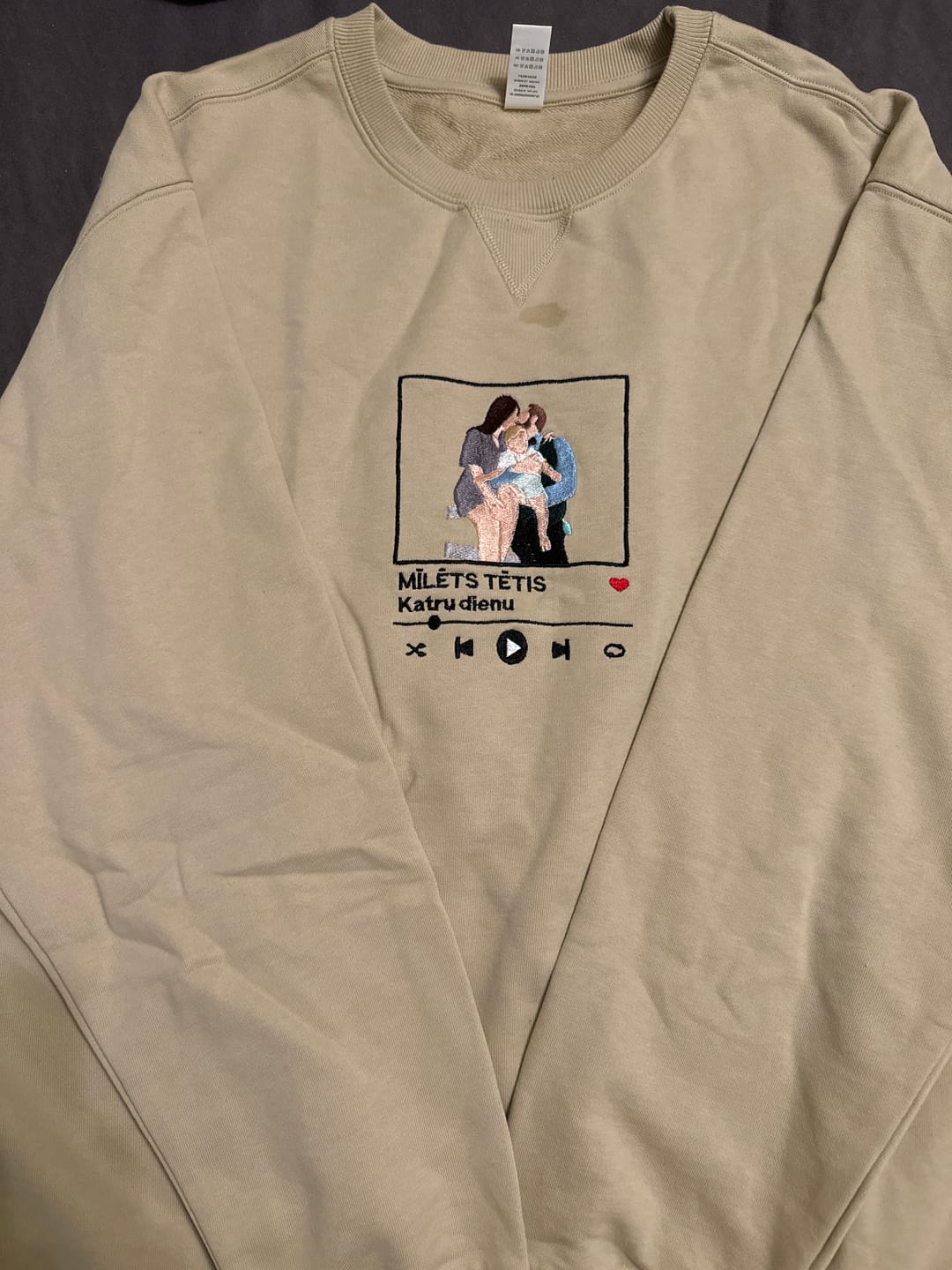 Customer photo review of MYSTICHOT Embroidery 380g heavy weight 100% cotton sweatshirt