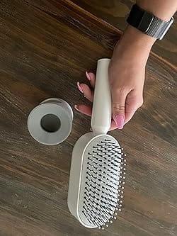 Customer photo review of QuickClean Kammen™ - Fjerner øjeblikkeligt fastsiddende hår og masserer blidt din hovedbund