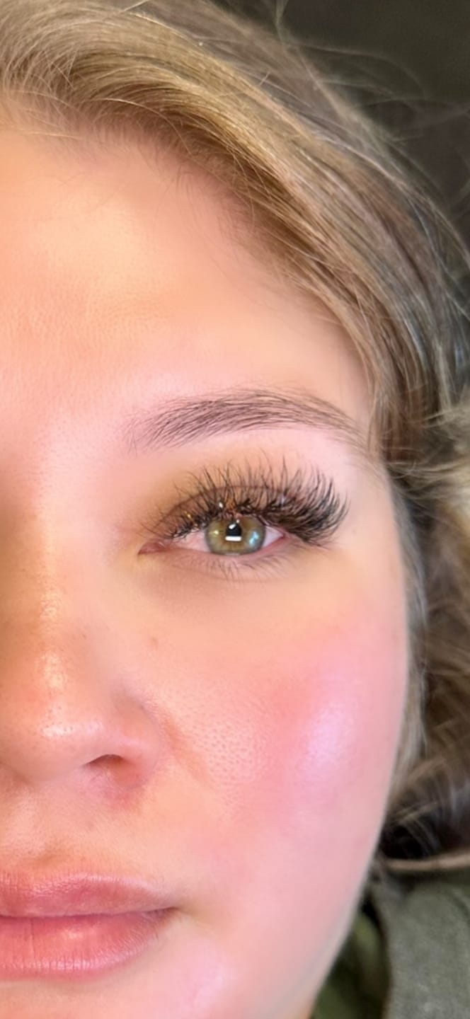 Customer photo review of Bomb Glue 0.1-0.3s Fast Drying Extremely Strong Lash Adhesive