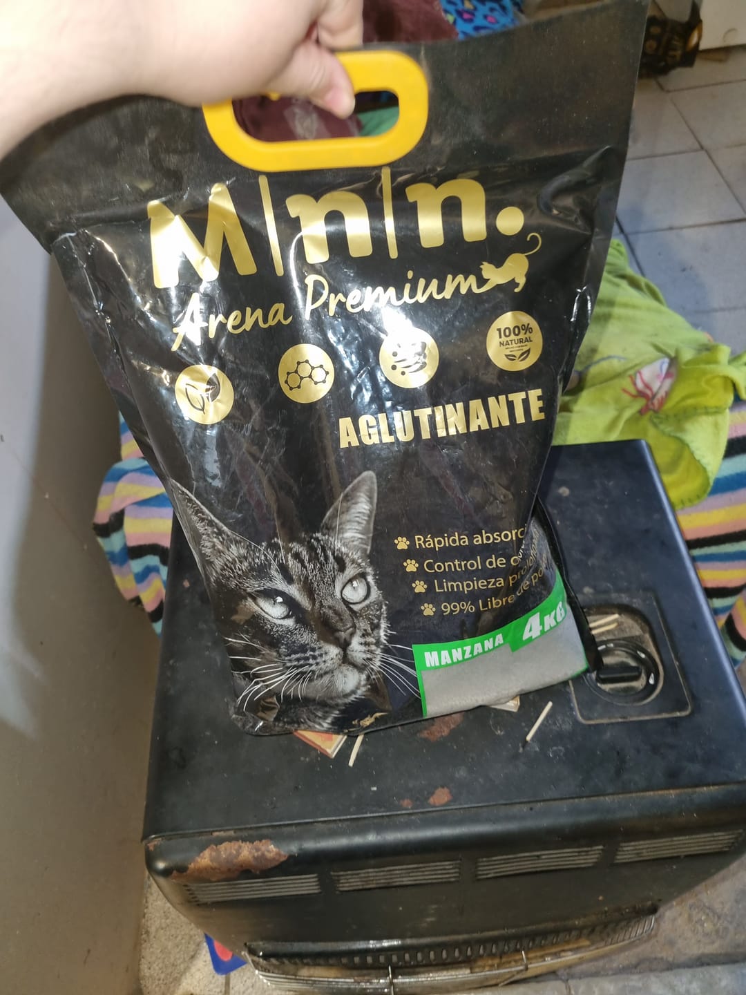 Customer photo review of Arena Minino Aglutinante 20kg + 4kg Regalo