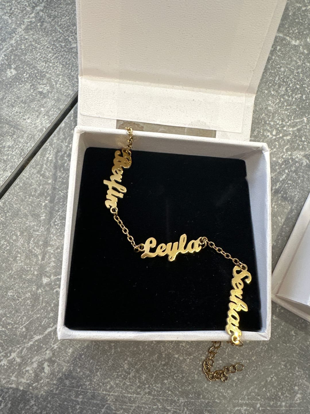 Customer photo review of Personalisierbares Armband mit 3 Namen