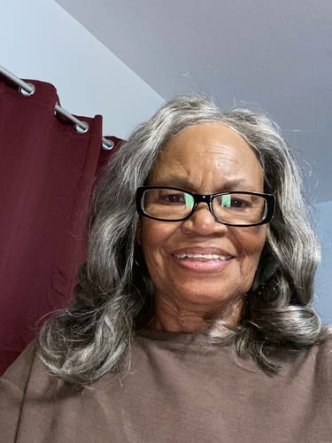 Customer photo review of Luvwin 5x5 Salt & Pepper Body Wave Glueless Bob Wig 100% Human Hair