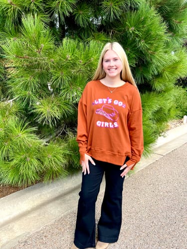 Customer photo review of WOMEN'S LONG SLEEVE HIGH-LOW GRAPHIC TOP