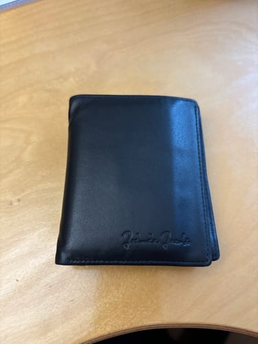Customer photo review of Slimstar AirTag-Edition slim wallet with large coin pocket
