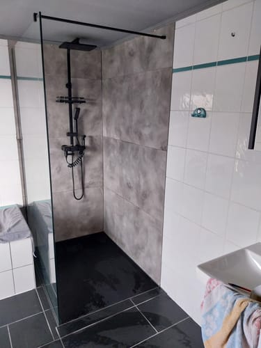 Customer photo review of SONNI Begehbare Dusche Duschabtrennung Duschwand 10mm Schwarz Duschabtrennung Duschkabine Nano ESG 80-140cm