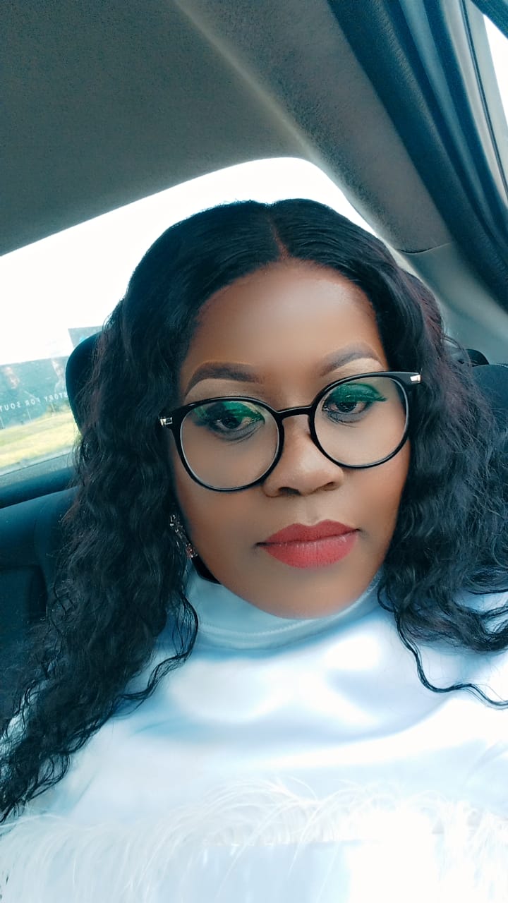 Customer photo review of Gorgeous 20-inch Malaysian Long Curly Wig with Lace Closure - Premium Human Hair
