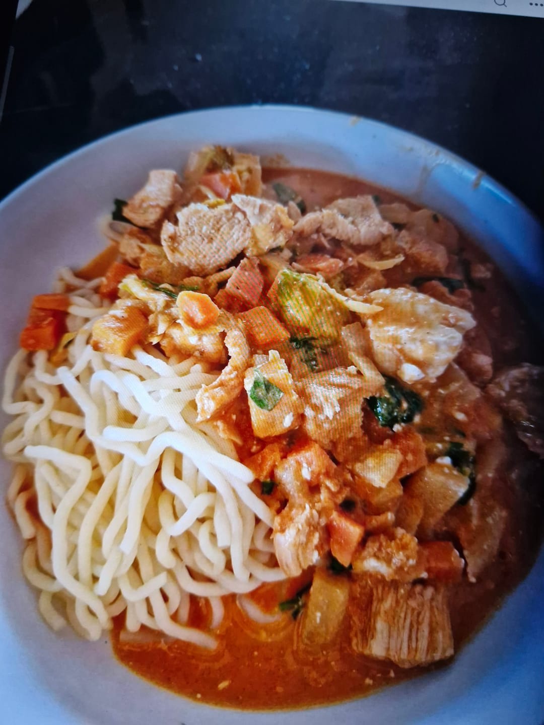 Customer photo review of Qetoe Low Carb Instant Noodle Pack - 2x Chicken and 2 x Beef Flavour Packs