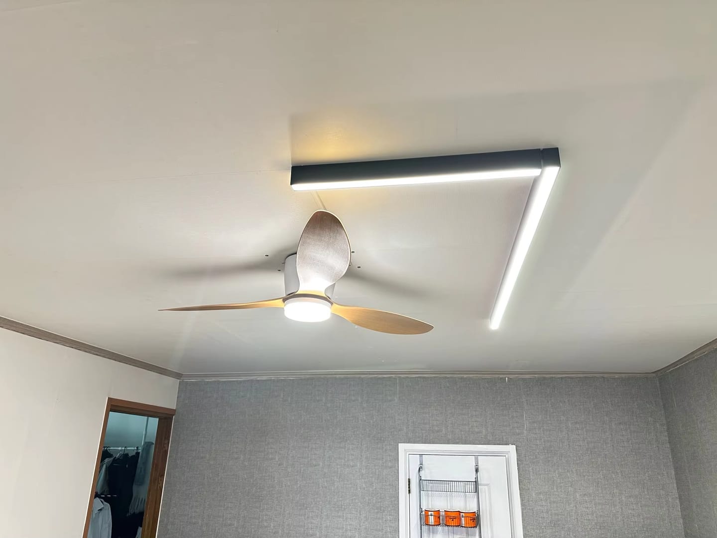 Customer photo review of WOMO Dimmable Long Linear Ceiling Light-WM1003