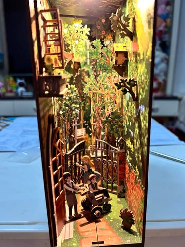 Customer photo review of Secret Garden Induction Lamp DIY Book Nook