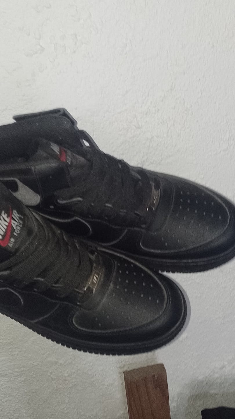 Customer photo review of Tenis 841 Negro Total
