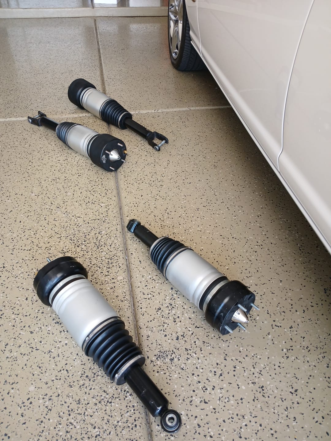 Customer photo review of 2004-2009 Jaguar XJ8 4 Wheel Air Suspension Conversion Kit with Light Fix Module (JA14FM)