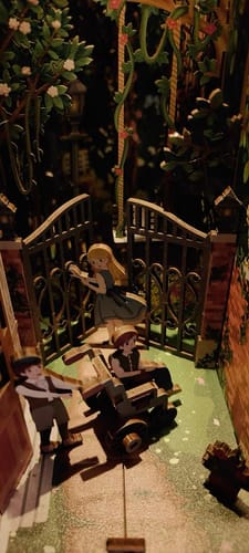 Customer photo review of Secret Garden Induction Lamp DIY Book Nook