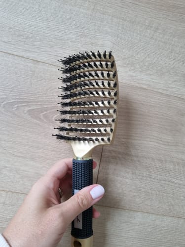 Customer photo review of UNE BROSSE DÉMÊLANTE ANTI-CASSE