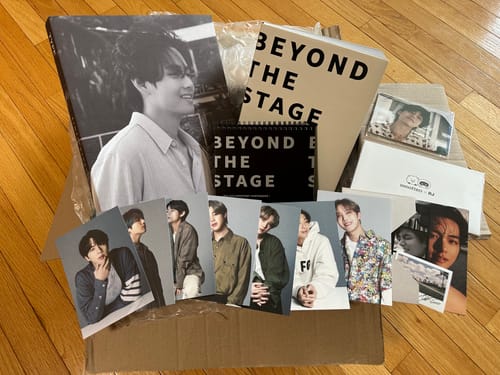 Customer photo review of BTS V - TYPE 1 PHOTOBOOK VER WEVERSE SHOP GIFT