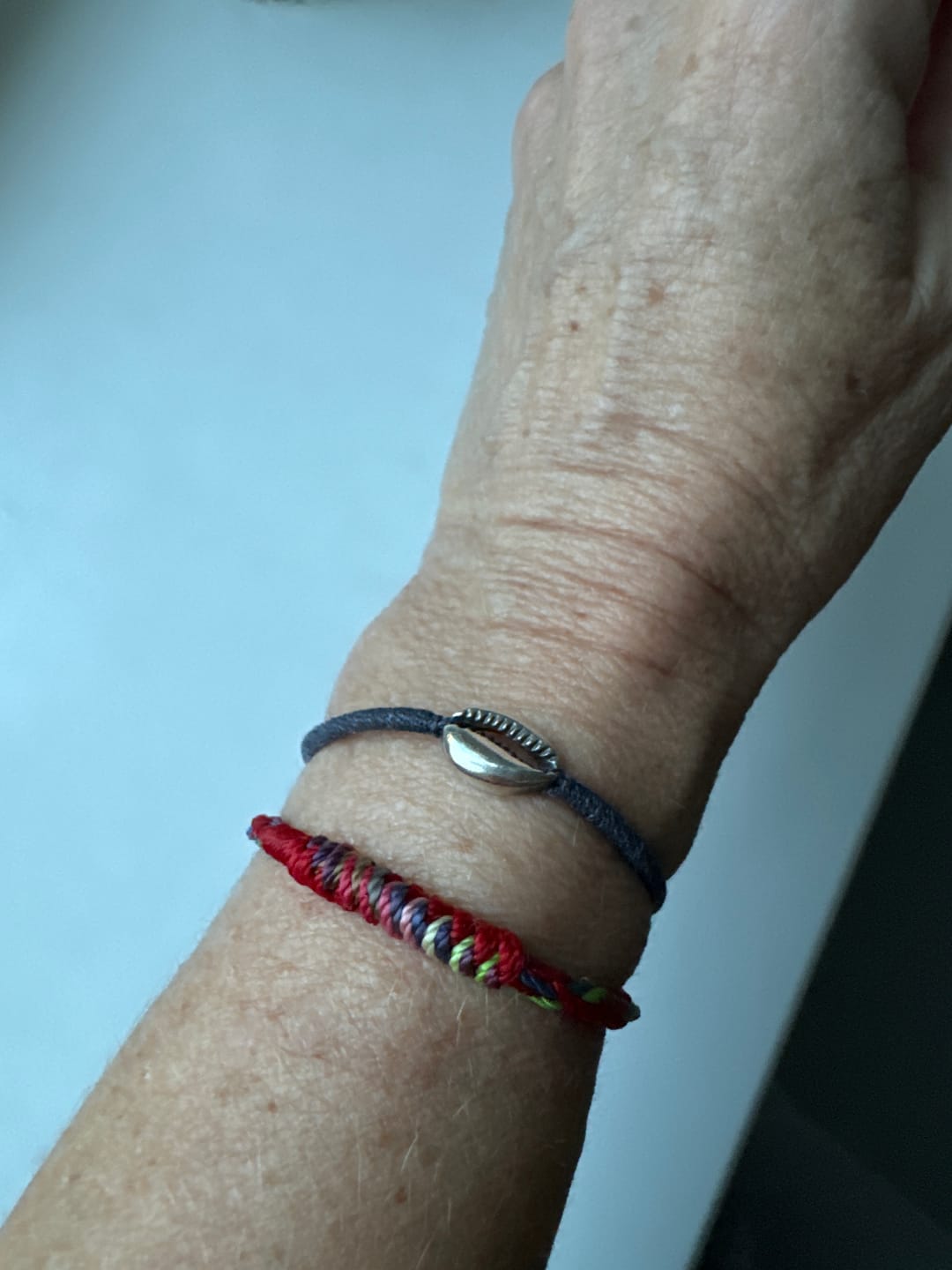 Customer photo review of Buddha Stones Handgefertigtes fünffarbiges Fadenschutzarmband