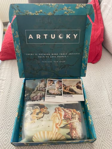 Customer photo review of The Birth of Venus Omuz Çantası