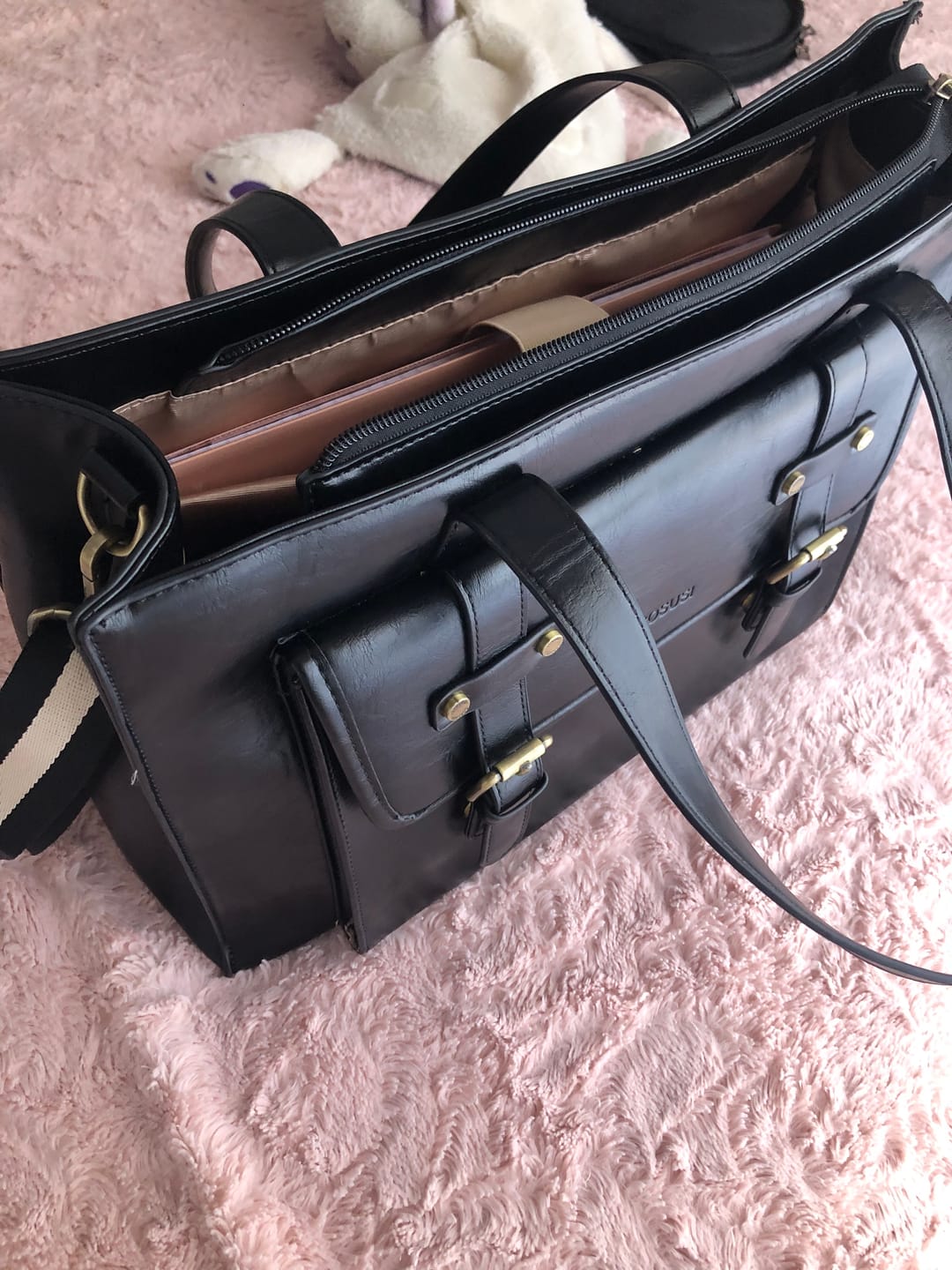 Customer photo review of Olivia's Classic PU Leather Handbag for 15.6-Inch Laptop Tote