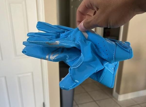 Customer photo review of Phenom Elite VPS5 Adult Football Gloves - Team Colors