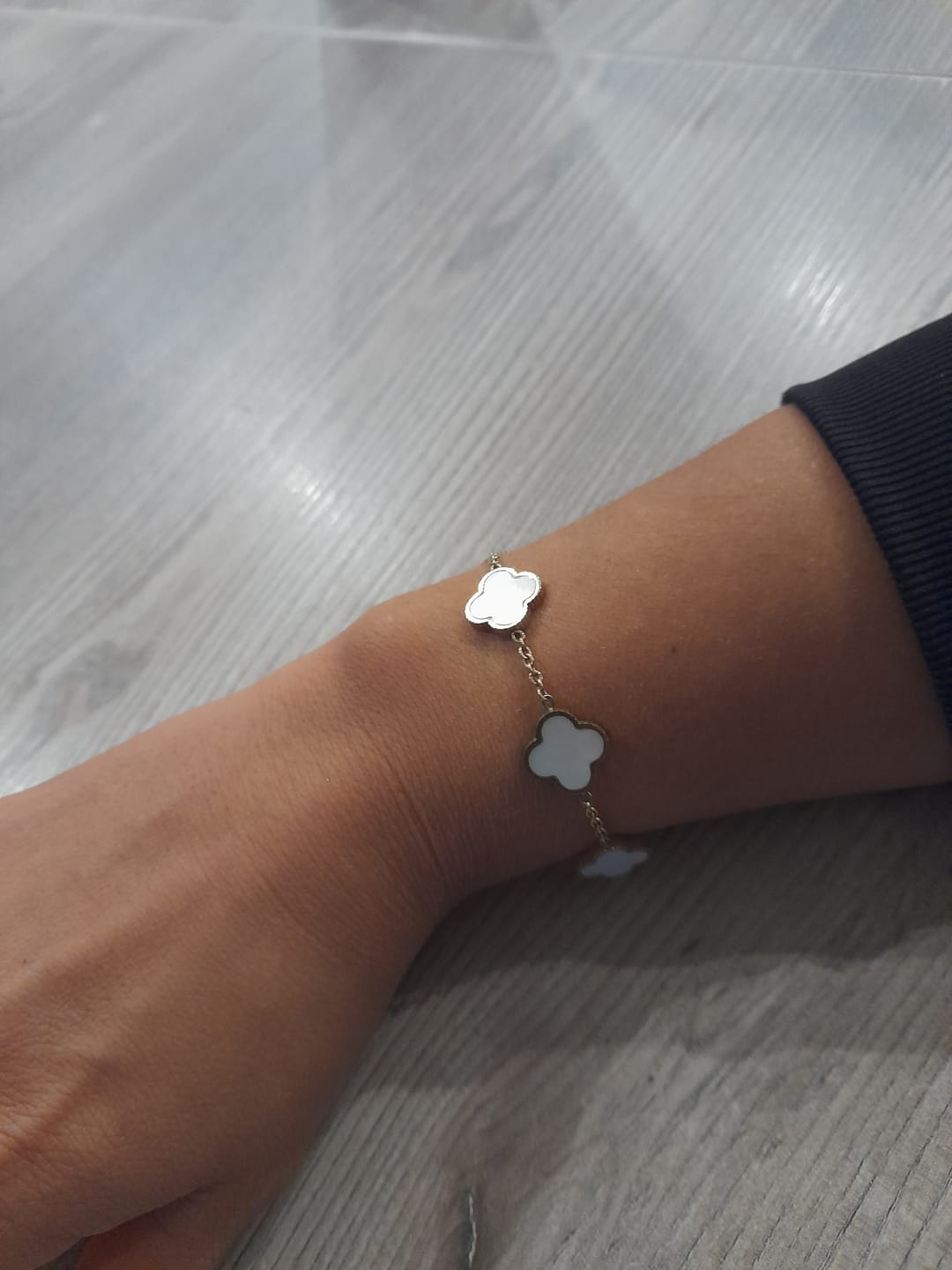 Customer photo review of Perlmutt Lucky Leaf Abbaddon Armband 14k Vergoldet