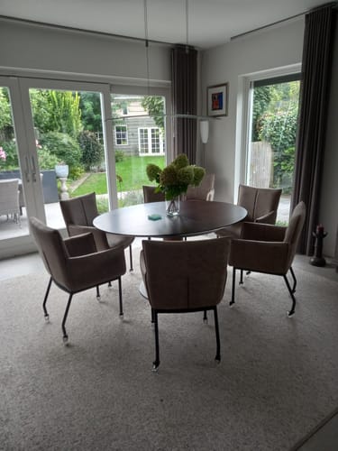 Customer photo review of Eetkamerstoel Henry - Taupe - Microleder - Met Wieltjes