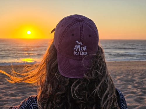 Customer photo review of Chapéu "Mais Amor Por Favor"