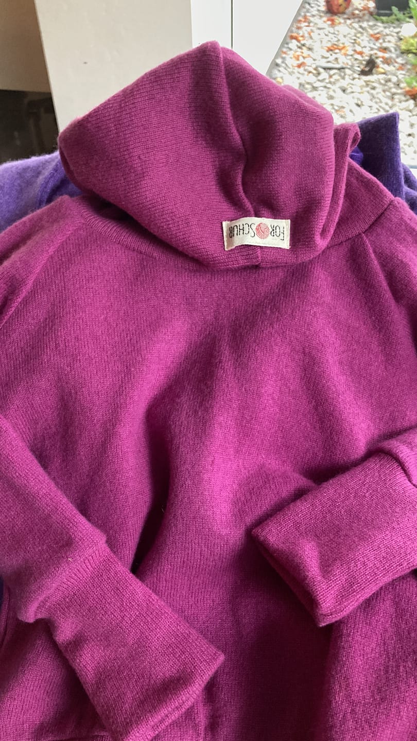 Customer photo review of Upcycling Kaschmir Hoodie Lila