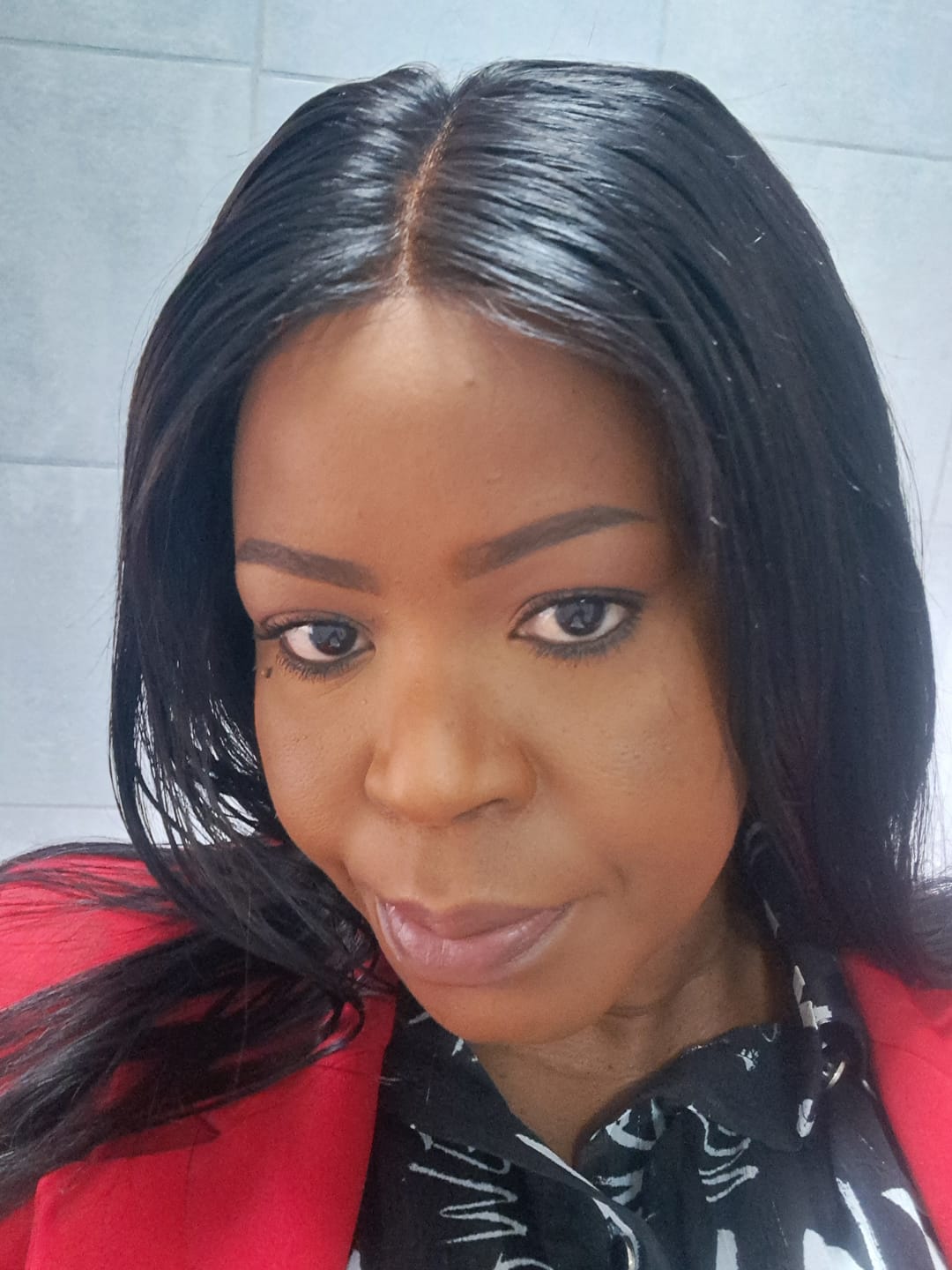 Customer photo review of Wear And Go 18 - 32 inch 5x5 Lace Frontal Closure Glueless Straight Wig