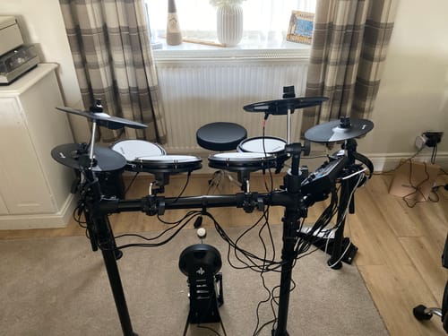Customer photo review of Donner DED-200X Electronic Drum Set 5-Drum 4-Cymbal 450-Sound with Drum Throne/Headphone
