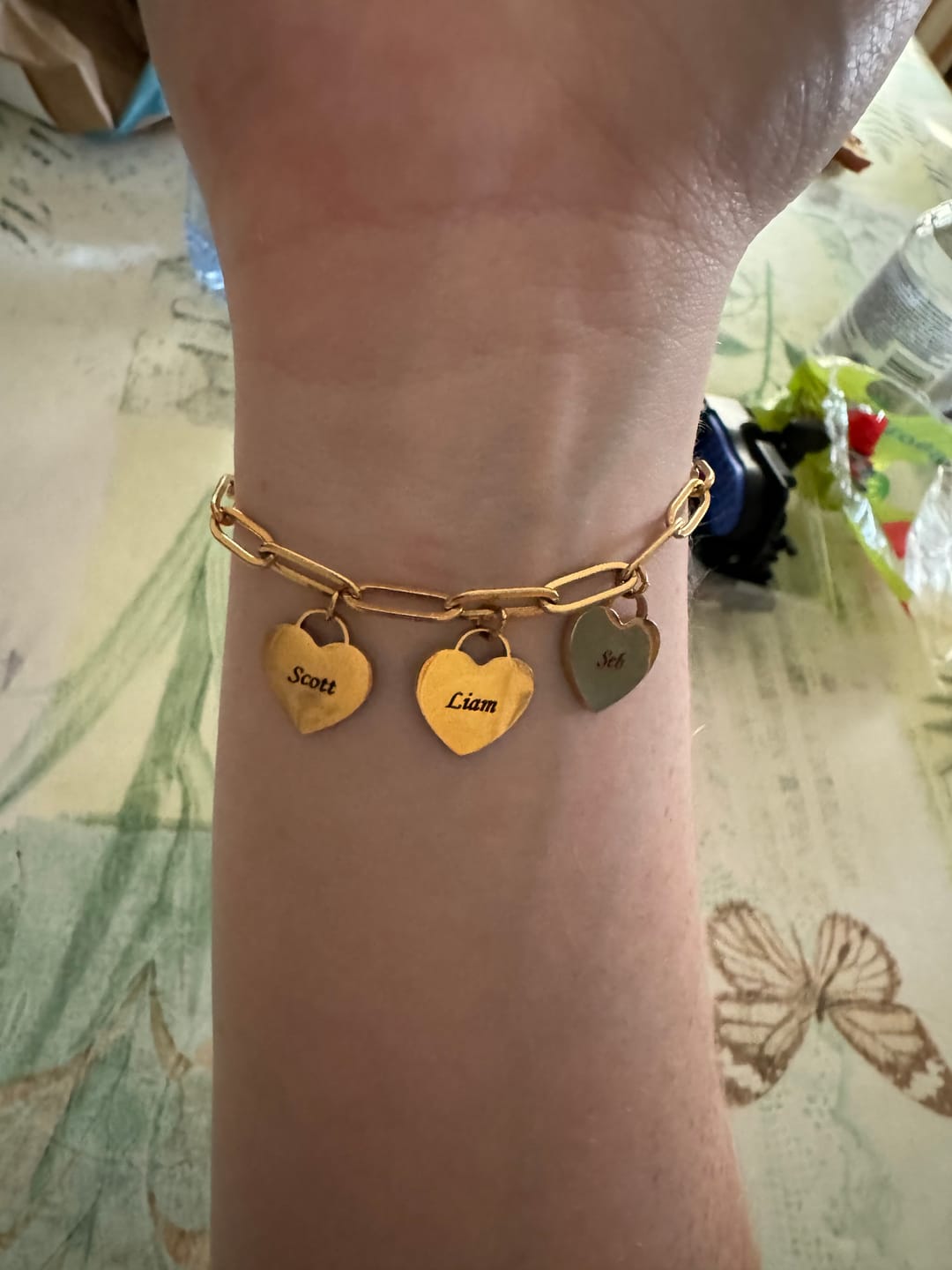Customer photo review of Bracelet Personnalisé à Cœurs Multiples