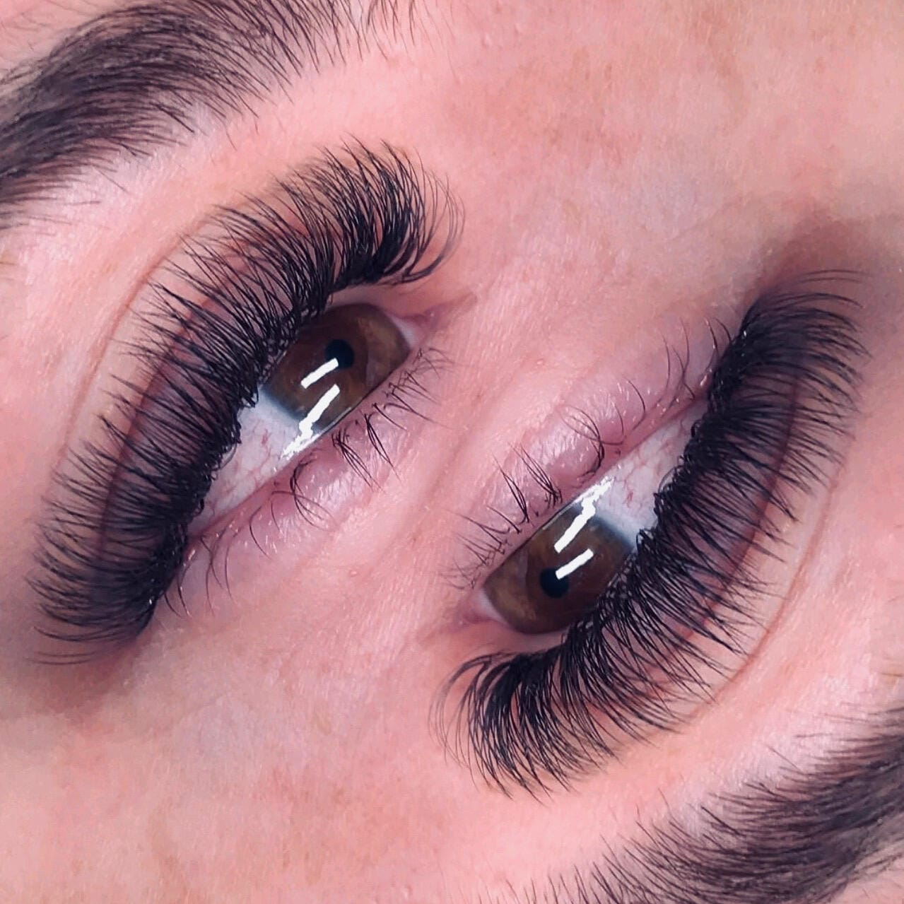 Customer photo review of Giáli Lashes Pro Rapid 0.5-1 Second Professional Eyelash Extension Adhesive