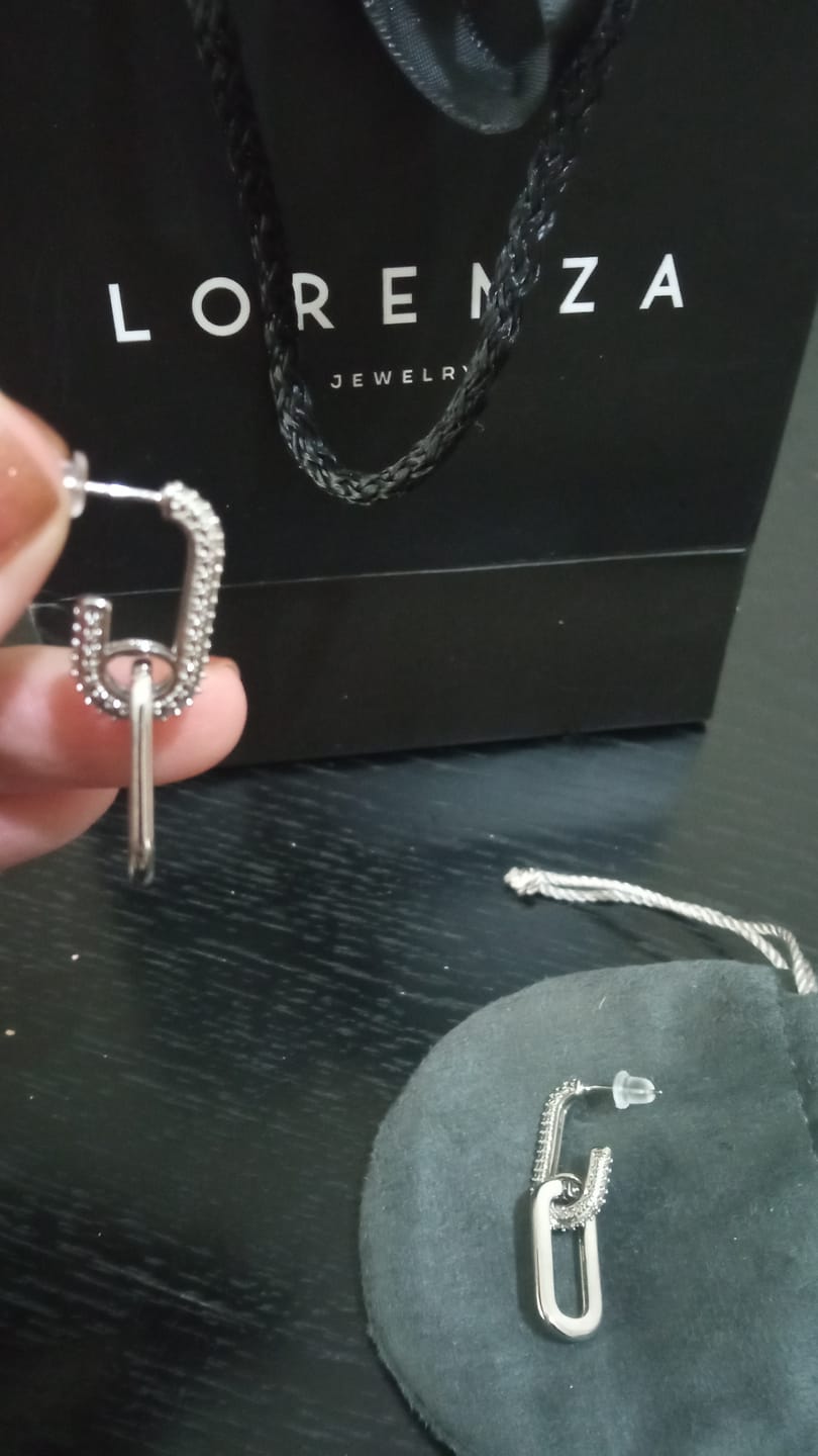 Customer photo review of Par Arete Zirconias Con Eslabon Rectangular