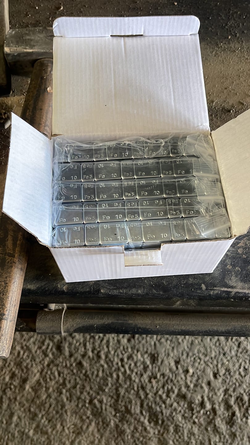 Customer photo review of Contrapesos Adhesivos 100 Unidades Caja