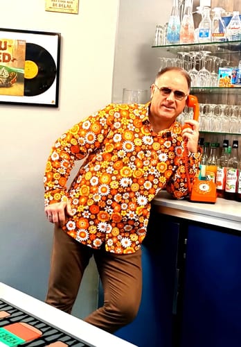 Customer photo review of Chemise à manches longues boutonnée à motif floral vintage pour homme, thème disco des années 70