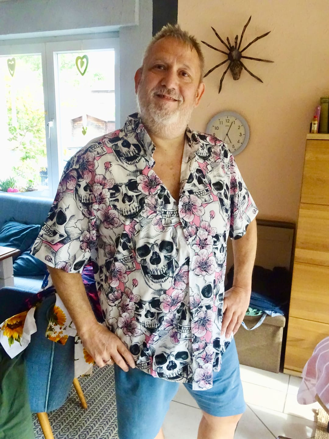 Customer photo review of Herren Kurzarmhemden mit Totenkopf Blumen Knöpfen