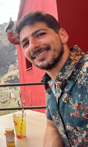 Customer photo review of Chemise à manches courtes boutonnée en coton à fleurs rétro pour hommes