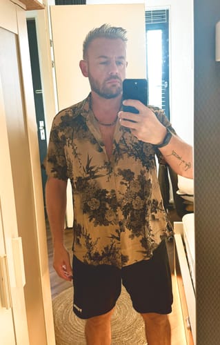 Customer photo review of Chemise à manches courtes en rayonne hawaïenne pour homme