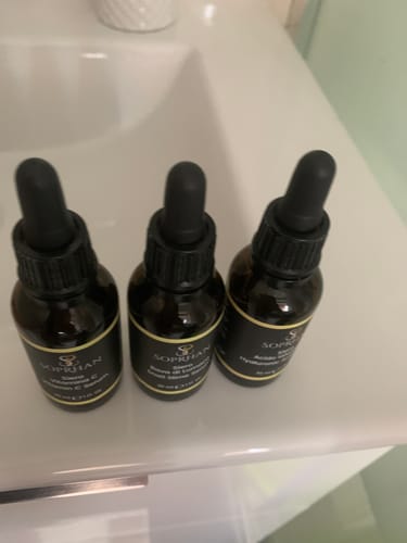 Customer photo review of Sieri Acido Ialuronico + Vitamina C + Bava di Lumaca - 3 al Prezzo di 1 (30ml per Siero)