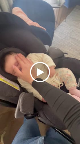 Customer video review of Mecedor portátil recargable para coches con sensor de llanto / baby rocker