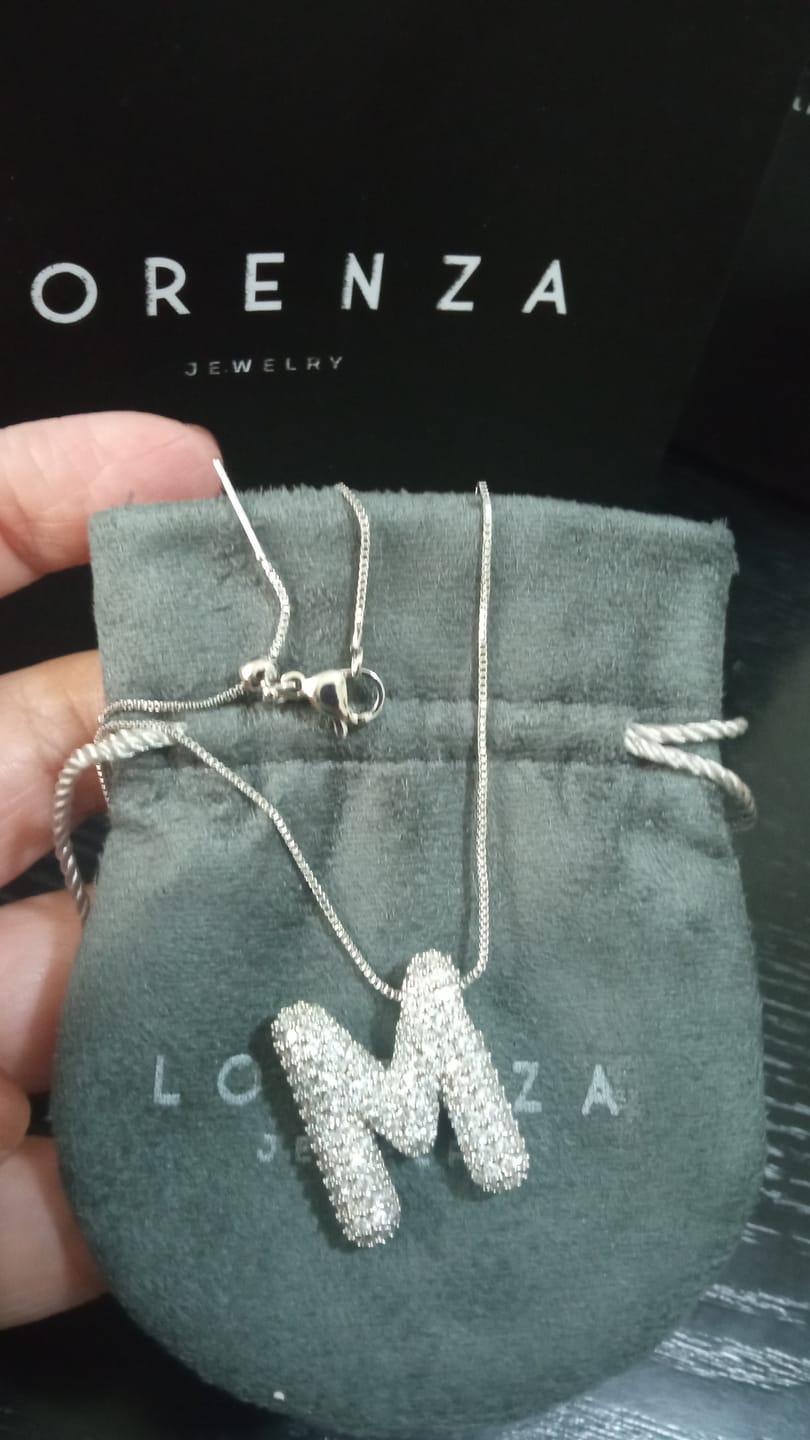 Customer photo review of Collar Inicial Balloon Plateado Zirconias