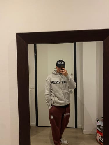 Customer photo review of TEAM KAIZEN™ OVERSIZE FULL ZIP HOODIE